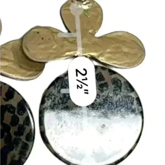 Virtue Jewelry Lotus Flower Round Acrylic Spotted Cheetah 24K Gold Plated Post - Picture 4 of 5